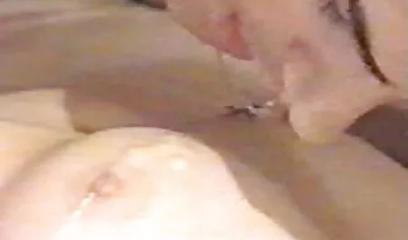 إيريكا, 18, سكس, عارية, على فيديوهات سكس رومانسيه الأريكة في غرفة المعيشة.