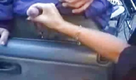 Pikaper أكل حبيبه الجديد في السيارة. سكس افلام رومانسيه