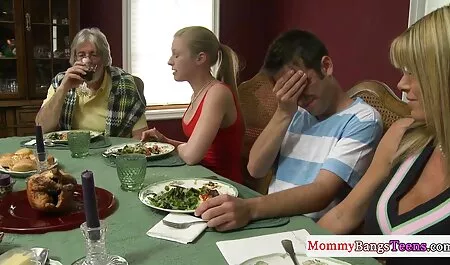 تلعب افلام سكس اجنبي رومانسي مع اثنين من عقدة في المجموعة