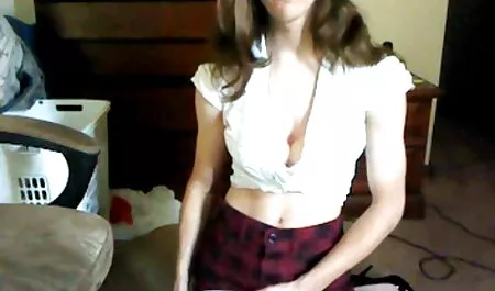 الفتيات تأخذ بلوم على قبعة ويظهر الرحم. افلام سيكس رومانسية