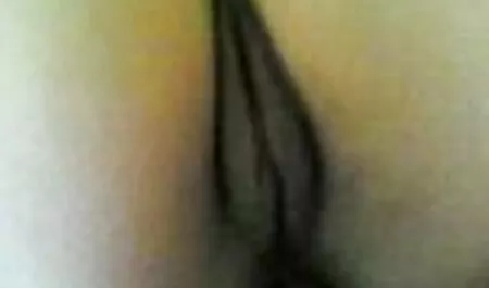 فرانك الإباحية كان من قبل البشرة سكس رومانسي اجنبي الداكنة نموذج مع تنورة قصيرة