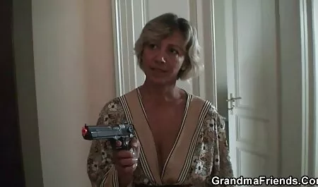 مثير فتاة افلام جنسيه رومانسيه عارية أمام الكاميرا في دردشة الجنس