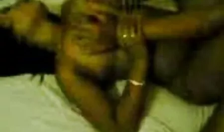 يتلمس طريقه افلام اجنبيه رومانسيه سكس رجل عجوز.
