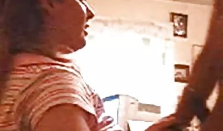 زوجة افلام رومانسية اباحية جميلة تجلب الرجل إلى النشوة الجنسية باستخدام يديك فقط.