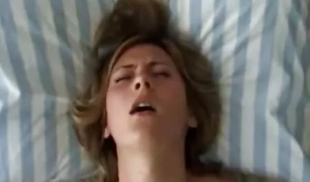 حصان ذكر يزرع بشكل صحيح في الافلام الرومانسية الاباحية وضع سرطان الذيل.