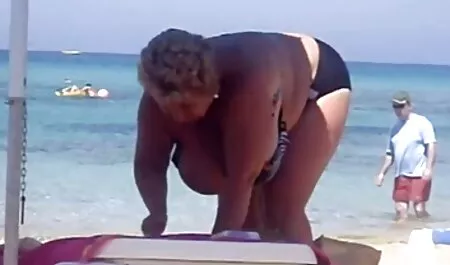 الرجل أخذ افلام رومانسية اباحية الكاميرا. غريب.