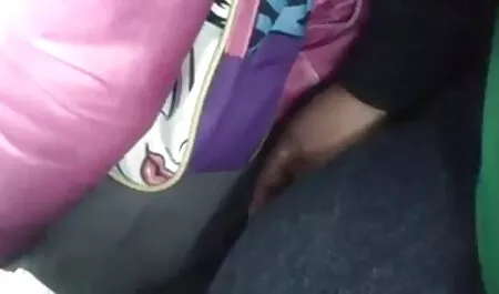 وجدت امرأة عارية المهبل تحت افلام رومانسيه اجنبيه سكسيه ثوب جميل.