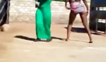السكرتير افلام رومانسية سك مع رئيسه وإقناعه بممارسة الجنس في المكتب.