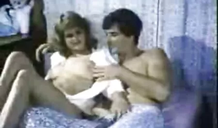 في سن مقاطع سكس رومانسيه المراهقة تظهر كس على الكاميرا