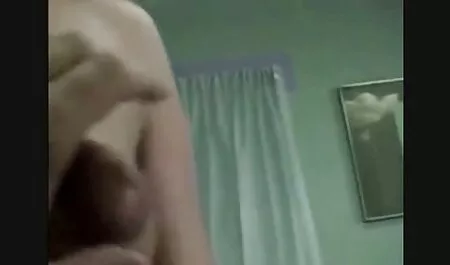 تركت امرأة سمراء افلام سكس رومانسيه جدا الرجل الدجاج في الحمار.