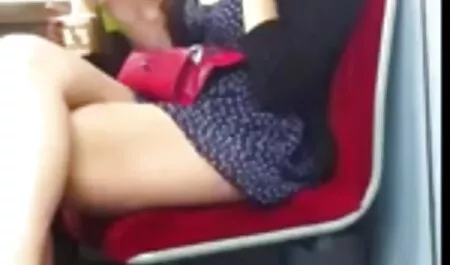 رجل افلام رومانسية sex ملتحي يأكل شقراء مع البنادق.
