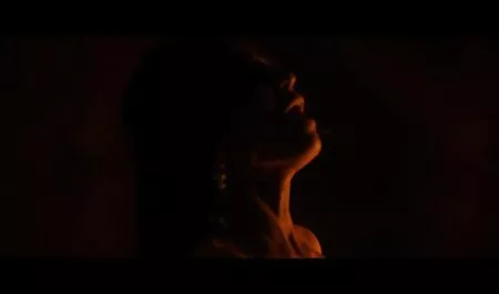 الفتاة هو افلام رومانسي جنس التدخين.