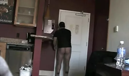 امرأة افلام رومانسيه سكسيه اجنبيه تسيطر على رجل وقضيبه.