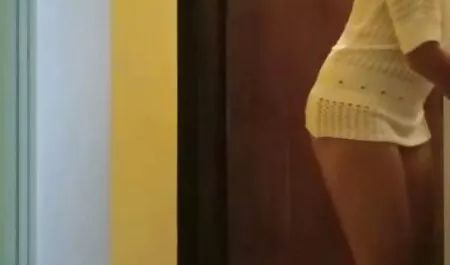 أنها افلام سكس اجنبي رومانسي تمتص الديوك من خلال ثقب في الجدار و البلع