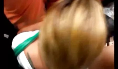 هذا الرجل ثلاث افلام سكس اجنبي رومانسي فتيات في الساحة الأمامية هناك.
