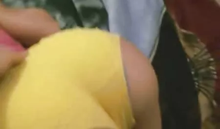 فتاة شابة ومتحمسة تمتص الديك فيديوهات سكس رومانسيه مدرب القديم