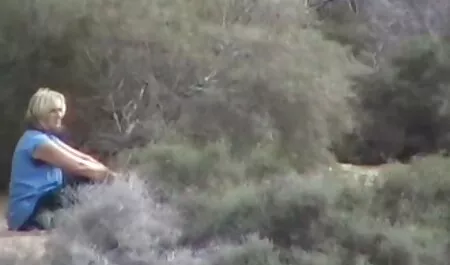 الماعز في افلام بورنو رومانسيه بدلة السباحة للكلب مع سرطان حمام السباحة.